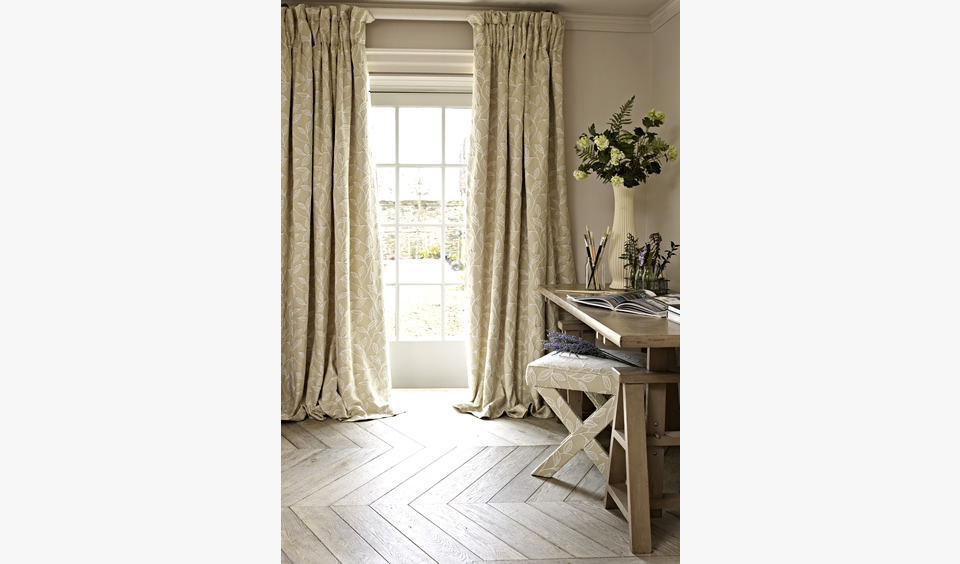 žakárové závěsy ve stylu Shabby chic